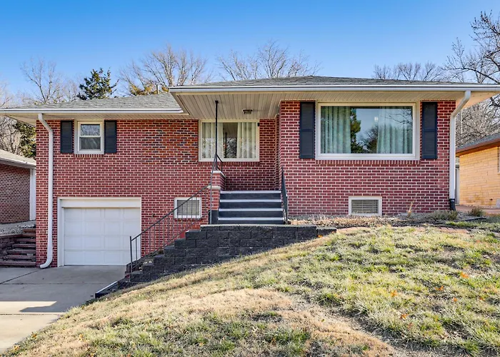 Fox Run Bungalow W/ Patio & Yard In Lincoln!