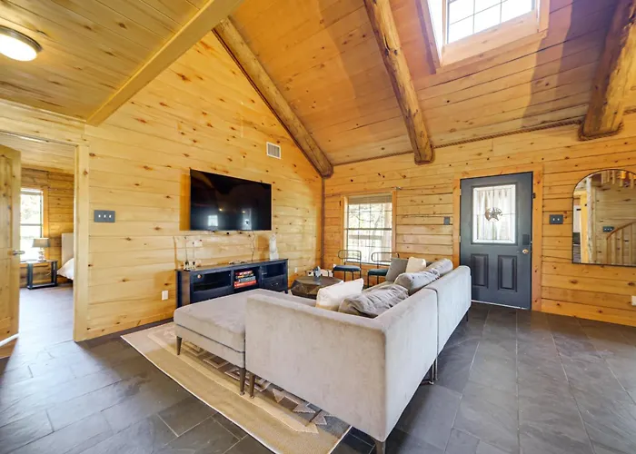 5 Mi To Dtwn Dripping Springs: Cabin W/ Jacuzzi!