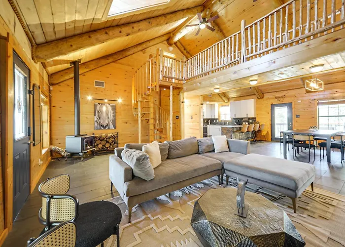 5 Mi To Dtwn Dripping Springs: Cabin W/ Jacuzzi!