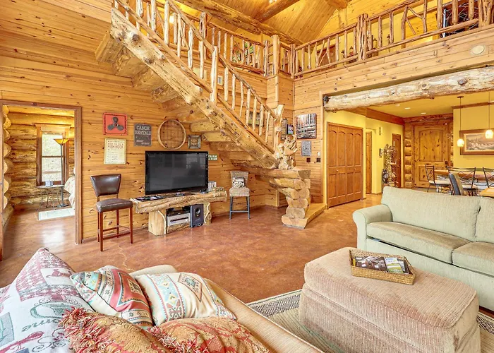 Fish, Boat & Hike: Pet-Friendly Cabin In Arkansas