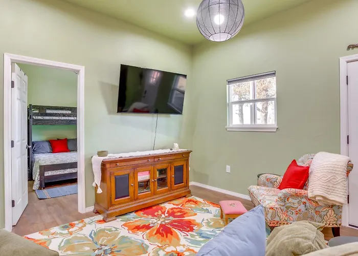4 Mi To Lazy E Arena: Horse Lover'S Haven W/ Grill