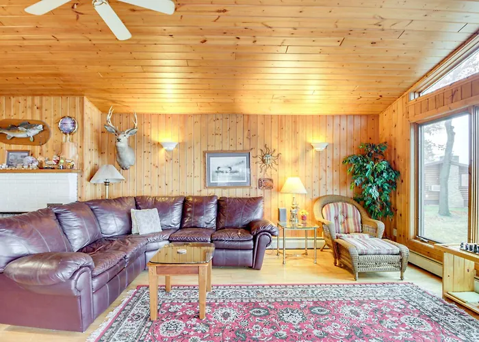 Scenic Cabin W/ Private Beach In Crosslake!