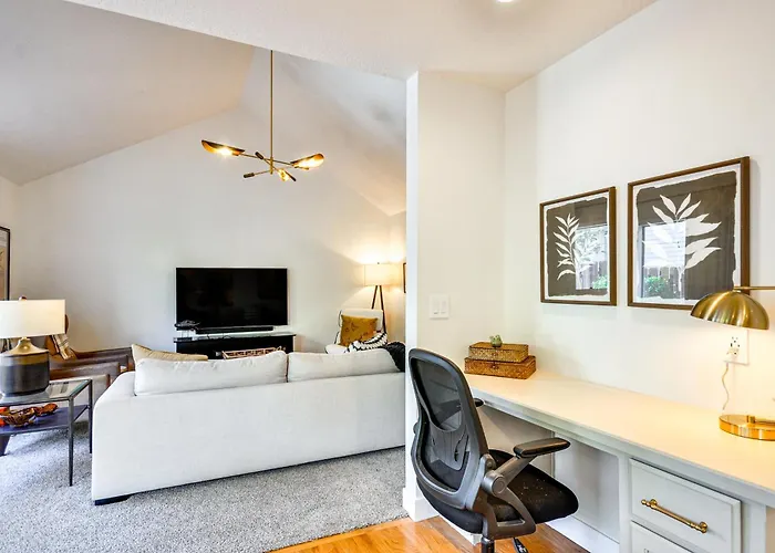 Near Shops & Cafes: Beaverton Haven W/ Luxe Decor!