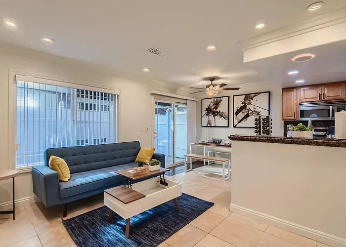 Stylish- Multi-Level- Patio- Games - Fast Wifi-Cm3