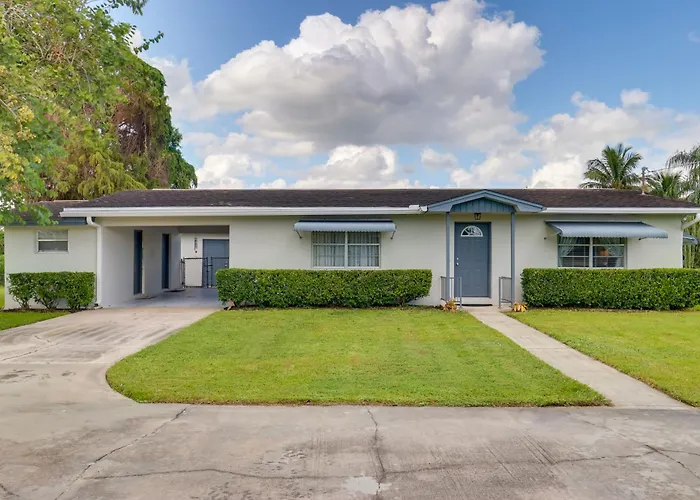 2 Mi To Lake Okeechobee: Waterfront Home W/ Deck!