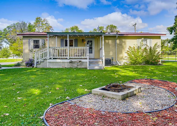 Lake Views & Fireside Bliss: Cecil Cottage W/ Yard