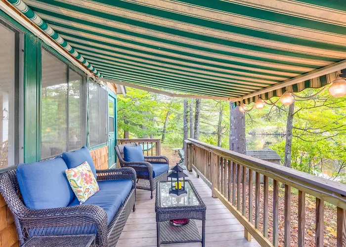 Idyllic Lakefront Cottage Near Mount Sunapee