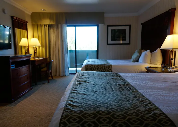 Best Western Plus Forest Park Inn