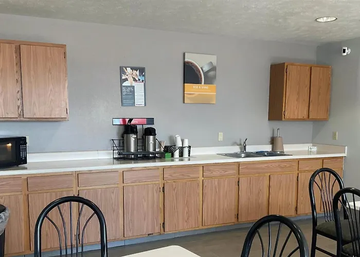 Motel 6 Omaha - Iat West