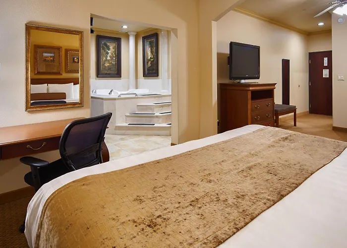 Best Western Plus Crown Colony Inn & Suites