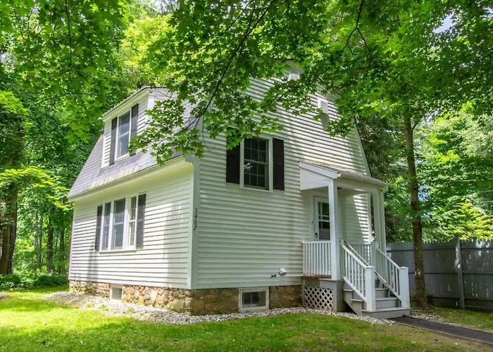 Quintessential Vt Cottage In Manchester Village