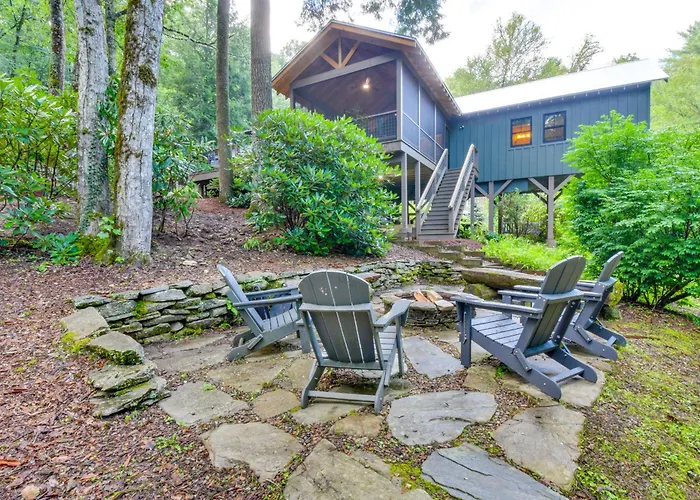 Tranquil Highlands Cottage W/ Fire Pit & Stream!