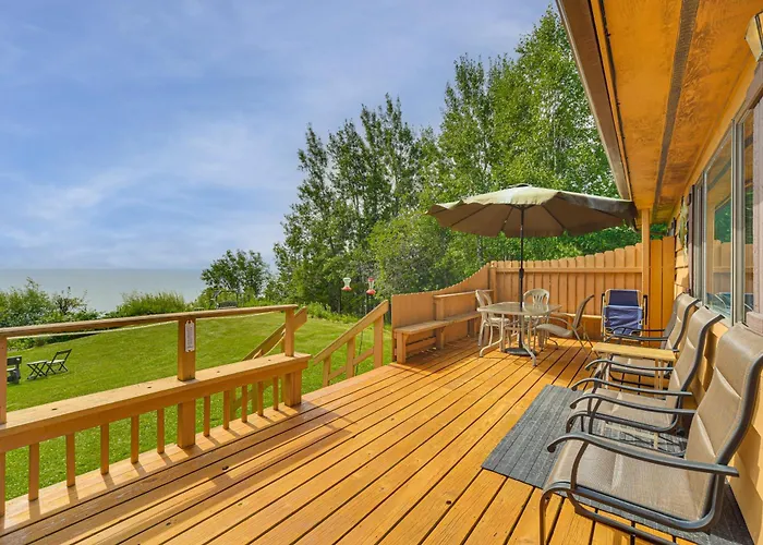 15 Mi To Duluth: Lake Superior Beachfront Home!