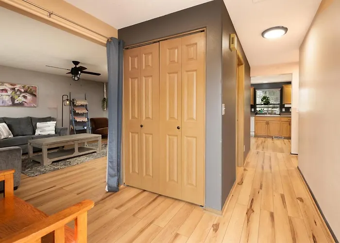 Teak- A North Albany Family Home