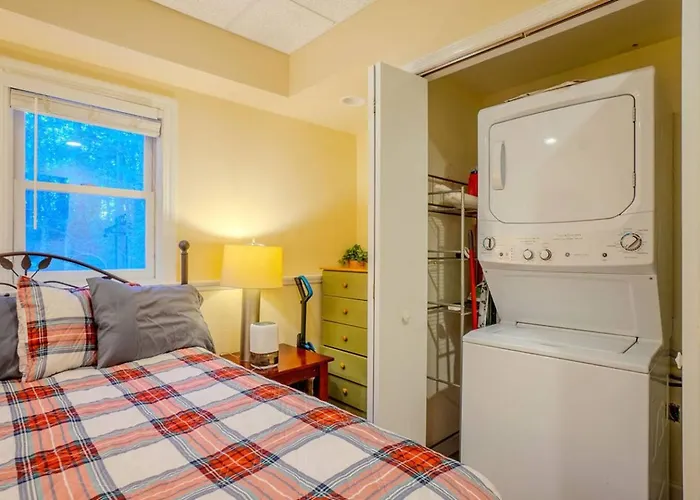 Hidden Gem, 3 Bed Cozy Condo - Dogs Welcomed
