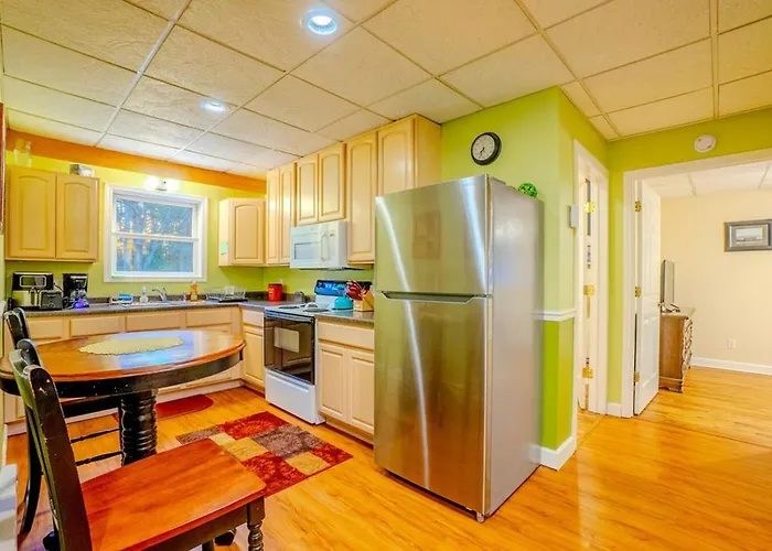 Hidden Gem, 3 Bed Cozy Condo - Dogs Welcomed