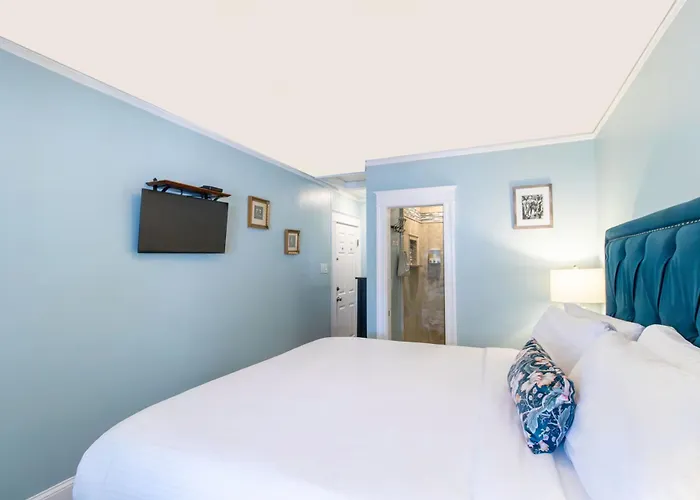 Hemingway House Boutique Hotel (Adults Only)