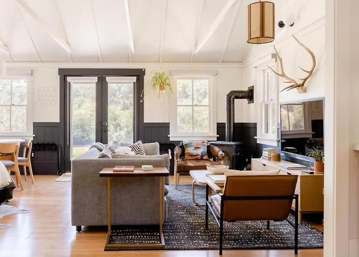 Wild Hair Studio-Stylish Farm Stay W Ev Charger