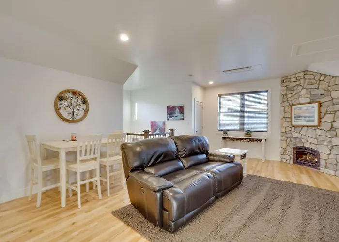 2 Mi To Town: Castle Rock Retreat W/ Fireplace!
