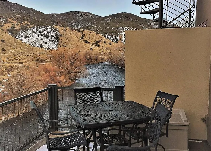 Riverfront Condo With Balcony, King Bed Str#267