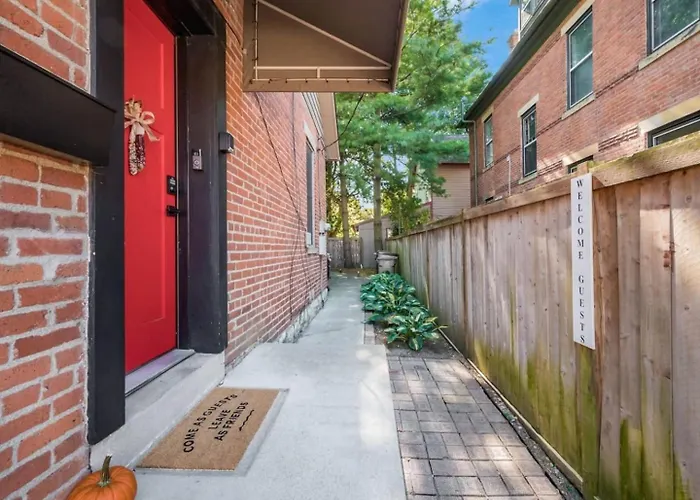 Pet-Friendly German Village Haus Wifi Walkable