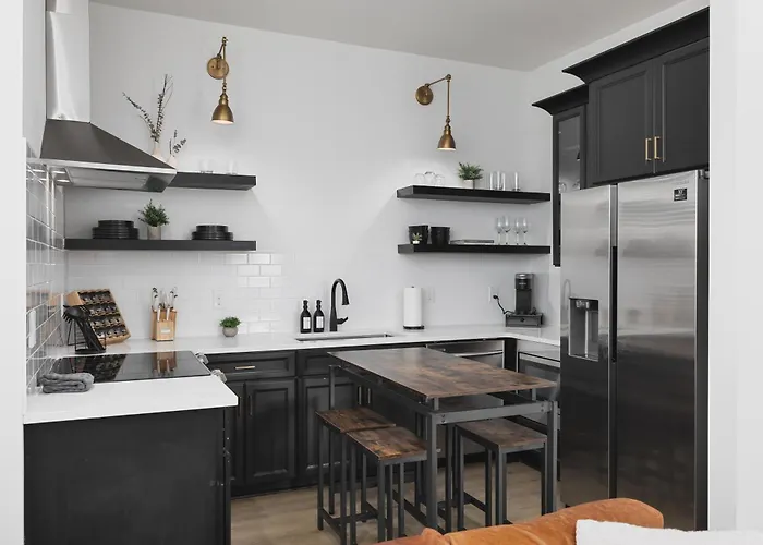 Condo With Free Parking, 3 Mi Downtown & Stadium, By Coffee