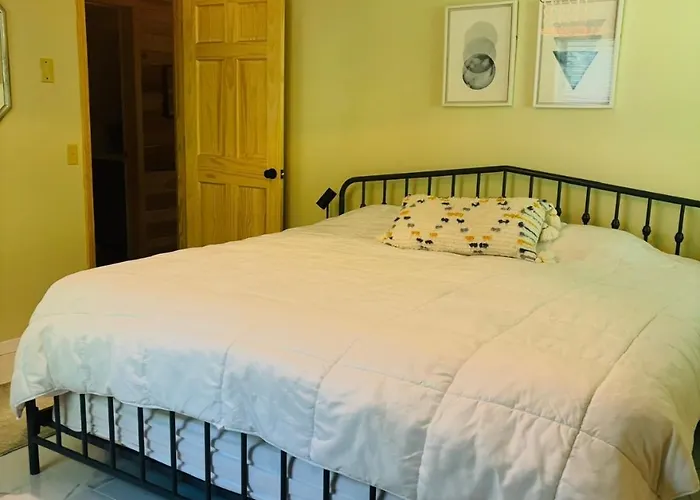 Luxury Mountain Cabin With Private Waterfall, Game Room, Scenic Views And Hiking Trails