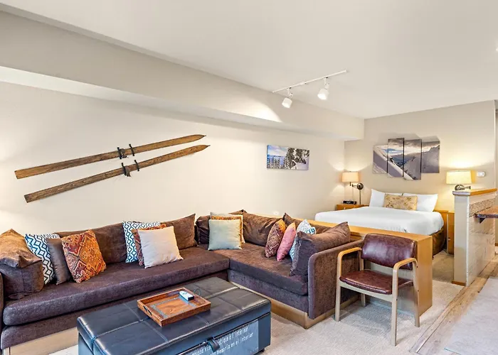 Palisades Tahoe Lodge Rentals Studio #207
