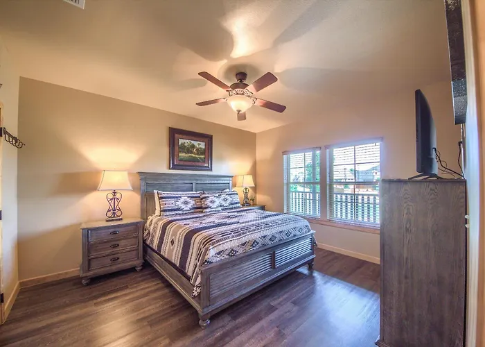Om A6A8 Gruene Road Hideaway At Old Mills Resort