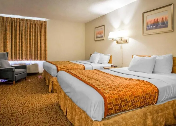 Econo Lodge Inn & Suites