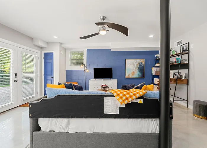 The Rhitreat, Studio, 10 Min Downtown & Airport