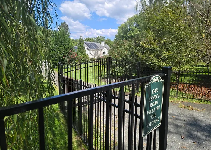 Beautiful 1Br Walkout Fenced & Gated Villa
