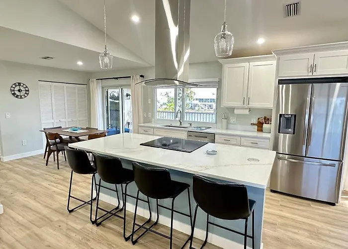 Tranquil Lakeview Home W Porch Bokeelia Retreat