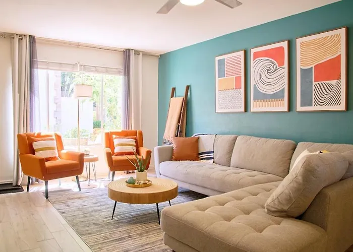 The Scott Getaway - Walkable To Old Town, Remodeled Space, Outdoor Pool!