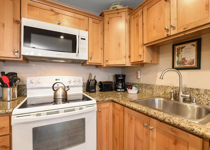 2 Bedroom Kirkwood Condo - Across The Street From Village Condo