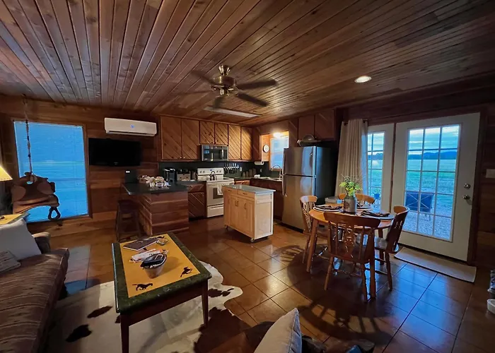 Private Cabin On 100 Scenic Acres With Balcony Views