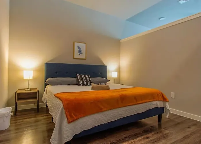 Boulevard Stays Luxury 1Br King Suite Pool Gym Parking - B