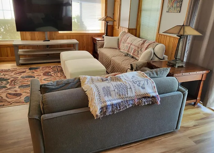 Awesome Manistee Pet Friendly