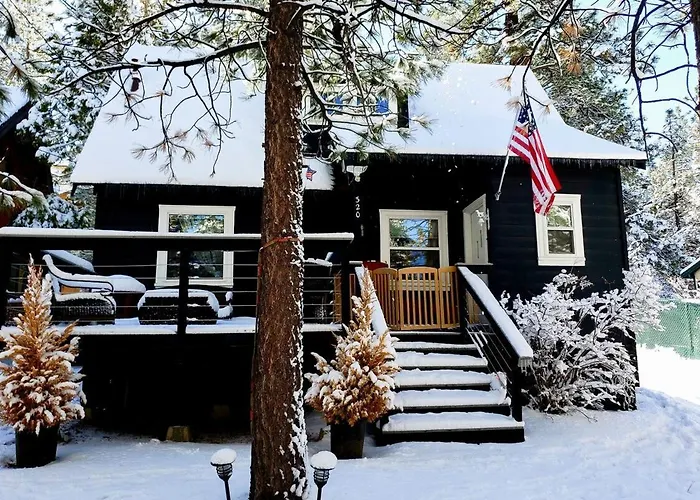 The Summit At Sherwood ~ Dog-Friendly Cabin With Fenced Yard, Patio, Grill, & Furnished Deck
