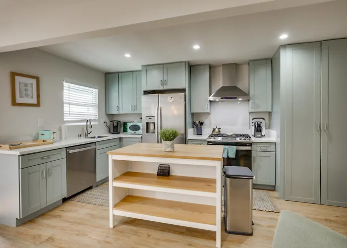 Hip Walkable Neighborhood: Condo In San Diego