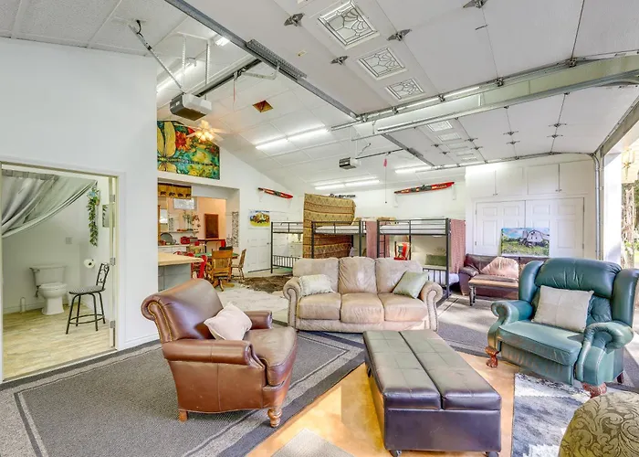 'Crystal Lake Retreat' Studio W/ Outdoor Space!