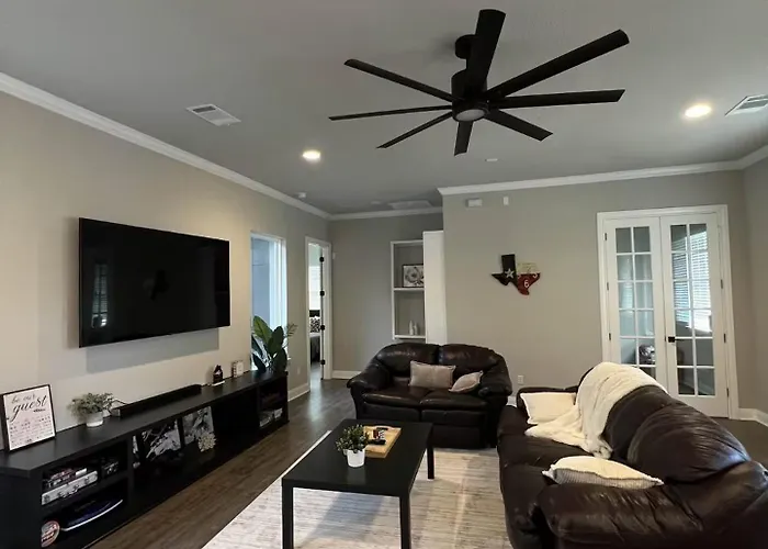 Private Modern Urban Retreat