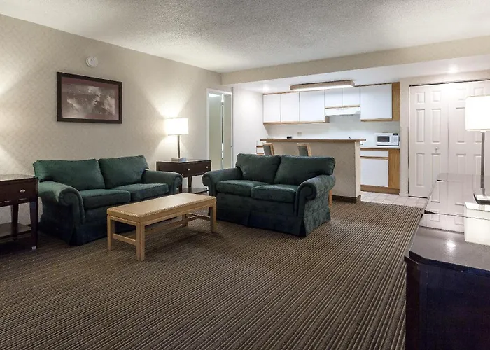 Red Roof Inn & Suites Dekalb