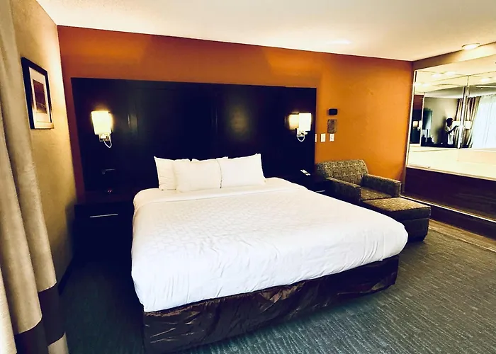 Clarion Inn & Suites Evansville Eastland Area