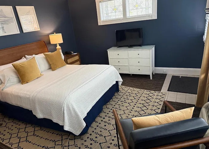 Crowne Pointe Historic Inn Adults Only