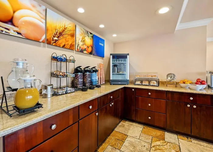 Comfort Inn & Suites Salinas City Center Area