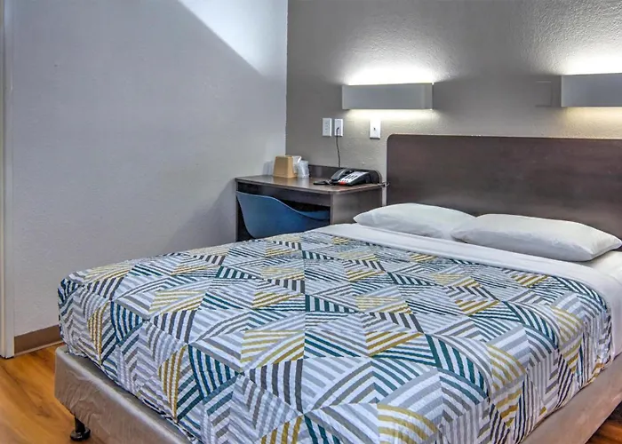 Motel 6-Longview, Tx