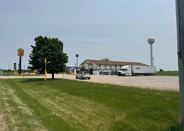 Super 8 By Wyndham Mendota I-39