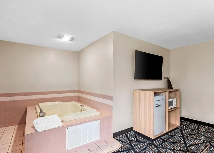 Quality Inn & Suites Howe - Sturgis