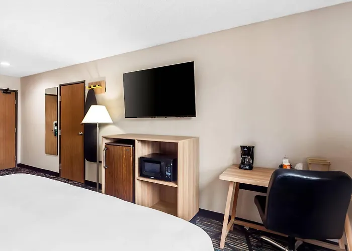 Quality Inn & Suites Howe - Sturgis